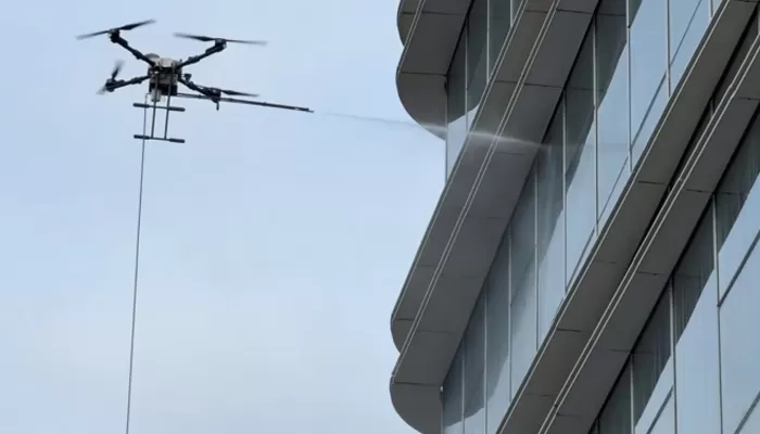 Raamreinigingsdrone voor hoogbouw